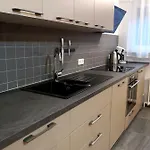 Family & Parking Apartman