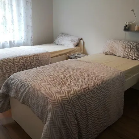 Family & Parking באדן-באדן